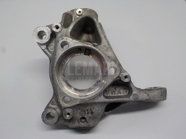 Кулак поворотный передний левый