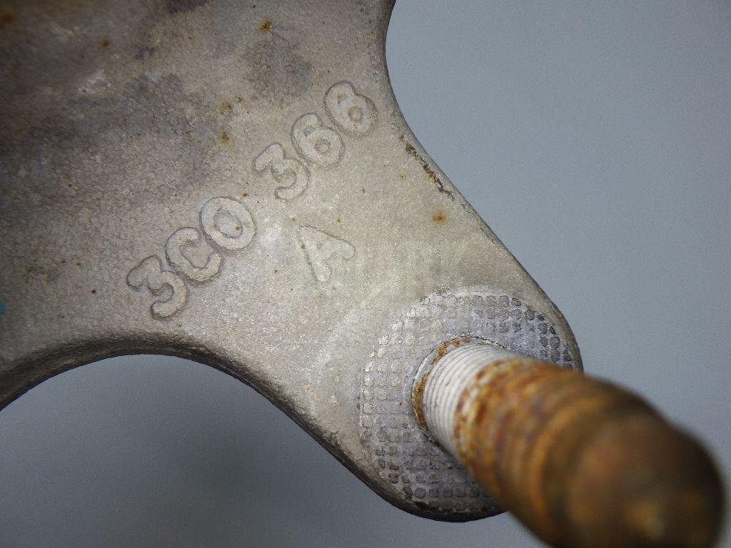 Опора шаровая правая передней подвески