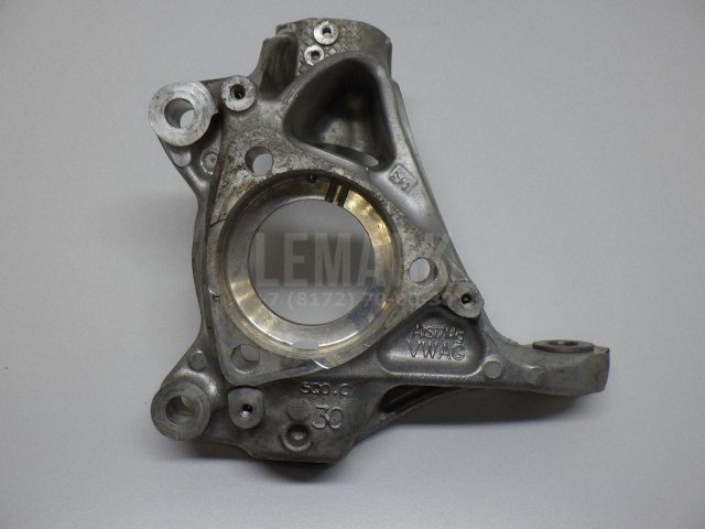 Кулак поворотный передний левый