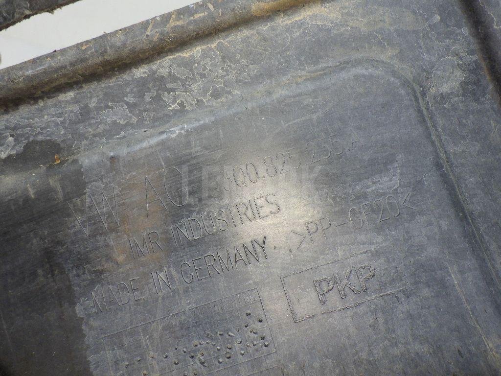 Пыльник двигателя центральный