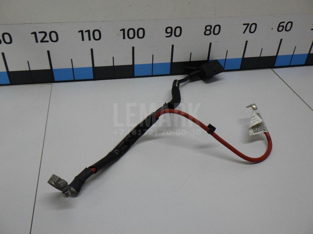 Клемма аккумулятора плюс