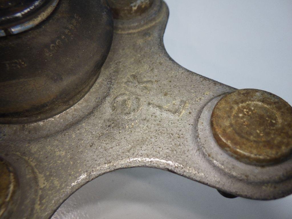 Опора шаровая левая передней подвески