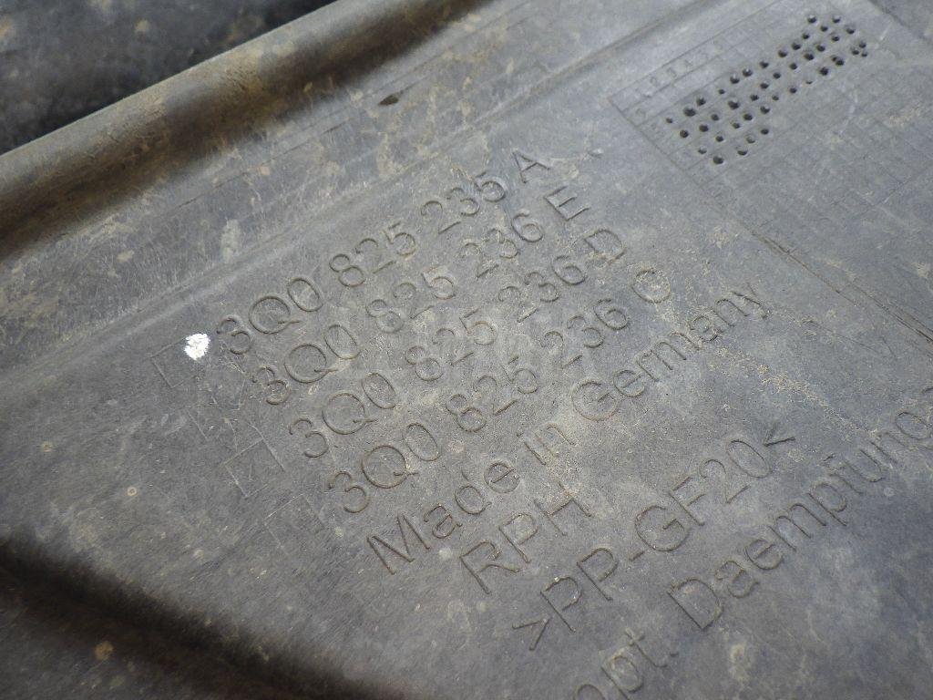 Пыльник двигателя центральный