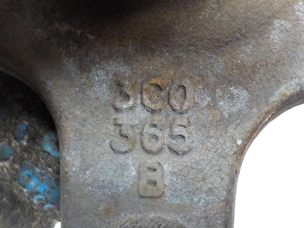 Опора шаровая левая передней подвески