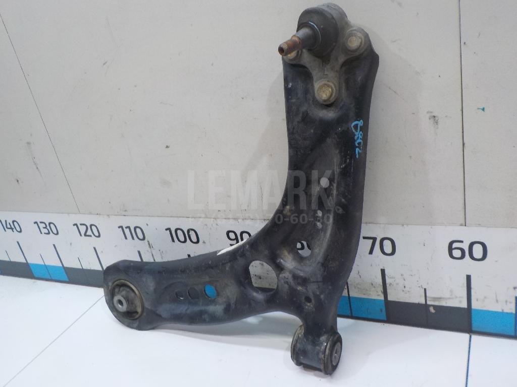 Рычаг передний левый