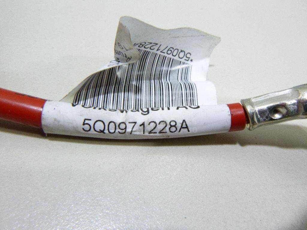 Клемма аккумулятора плюс