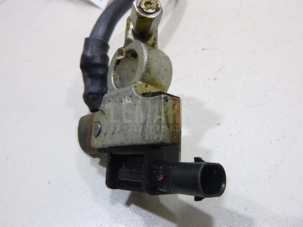 Клемма аккумулятора минус