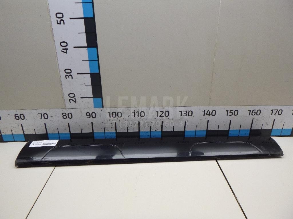 Накладка двери передней правой