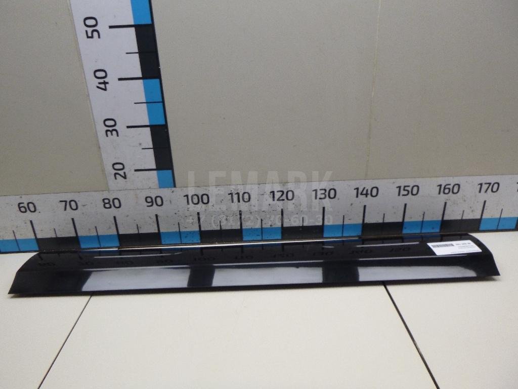 Накладка двери передней правой