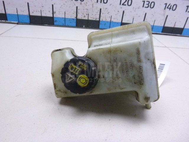 Бачок главного тормозного цилиндра