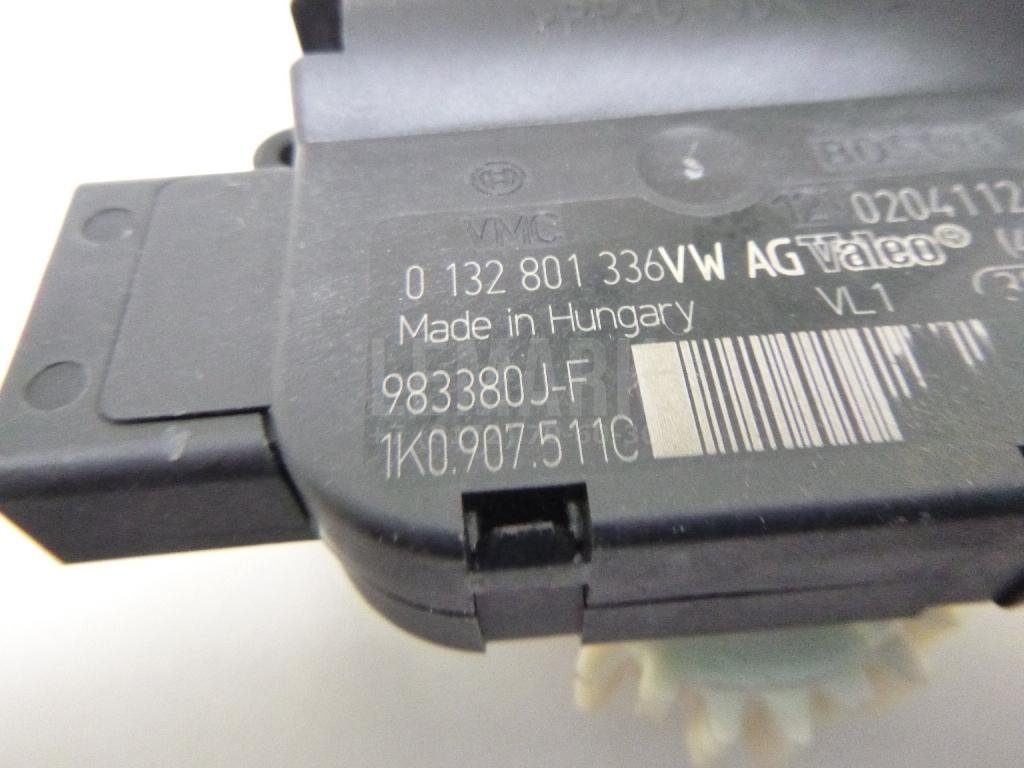 Моторчик заслонки отопителя