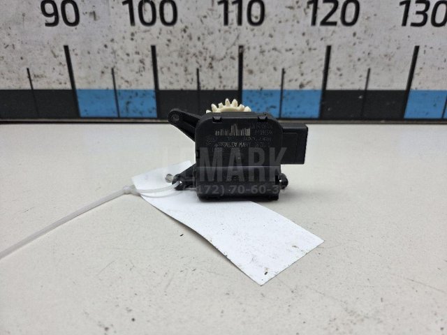 Моторчик заслонки отопителя