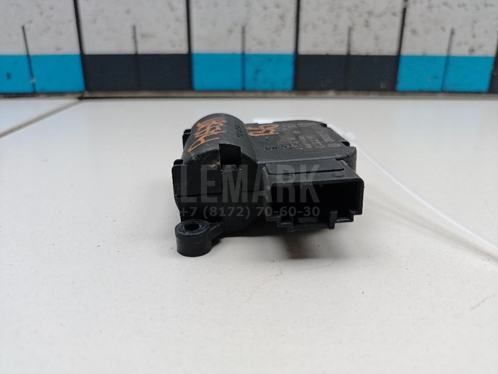 Моторчик заслонки отопителя