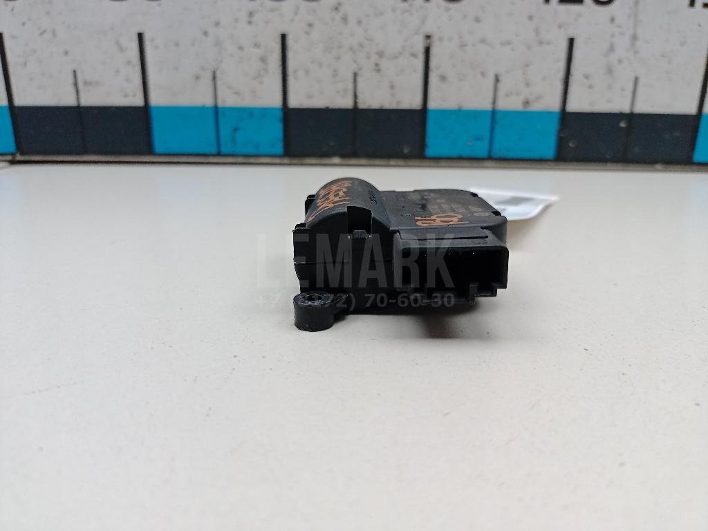 Моторчик заслонки отопителя