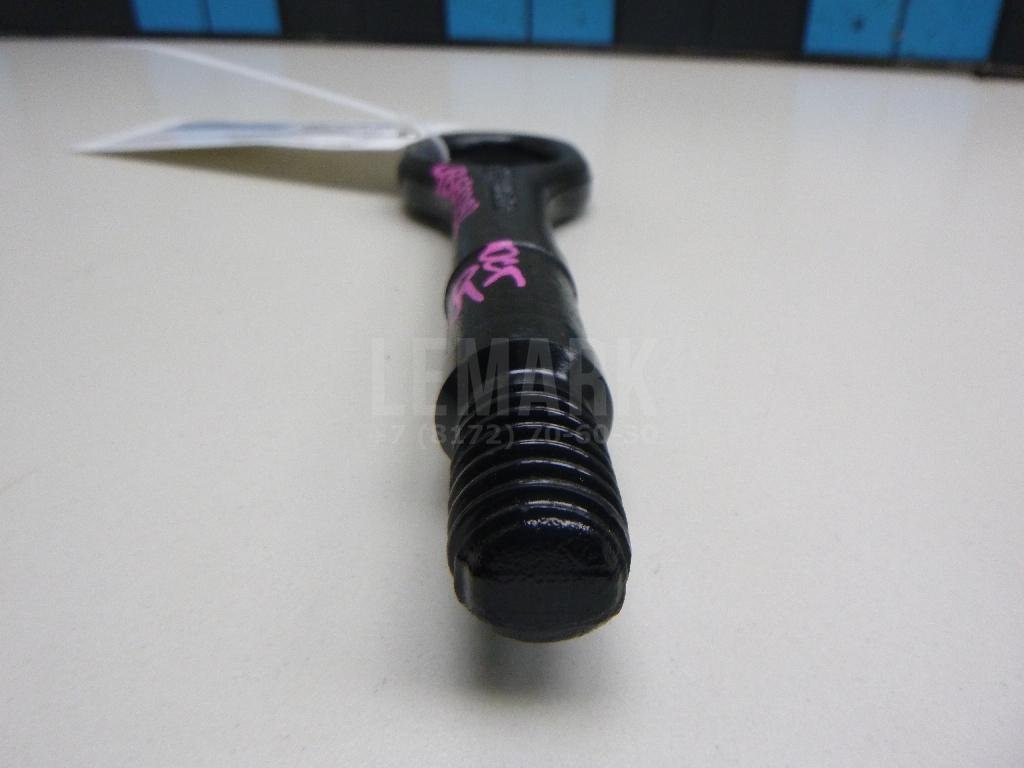 Крюк буксировочный