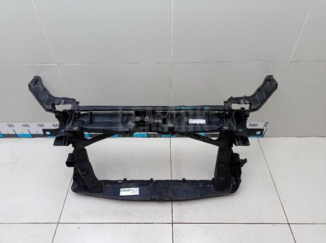 Панель передняя