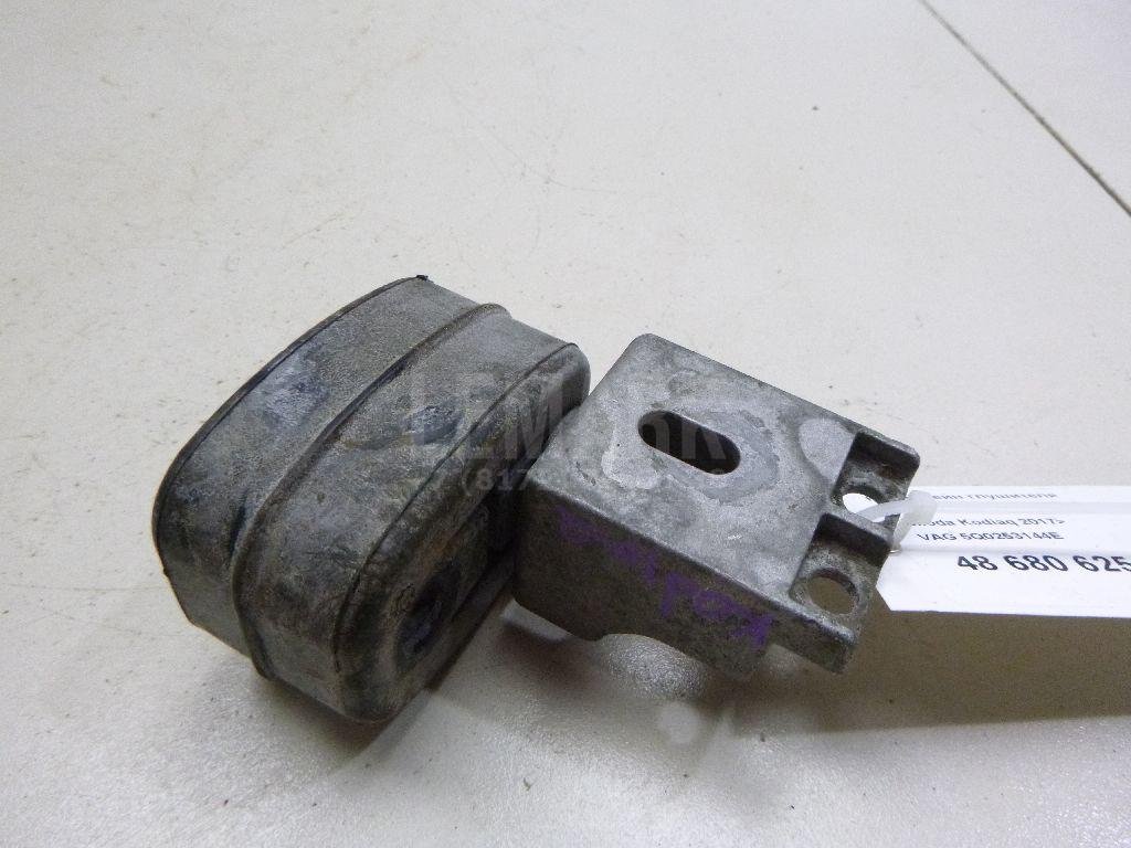 Кронштейн глушителя