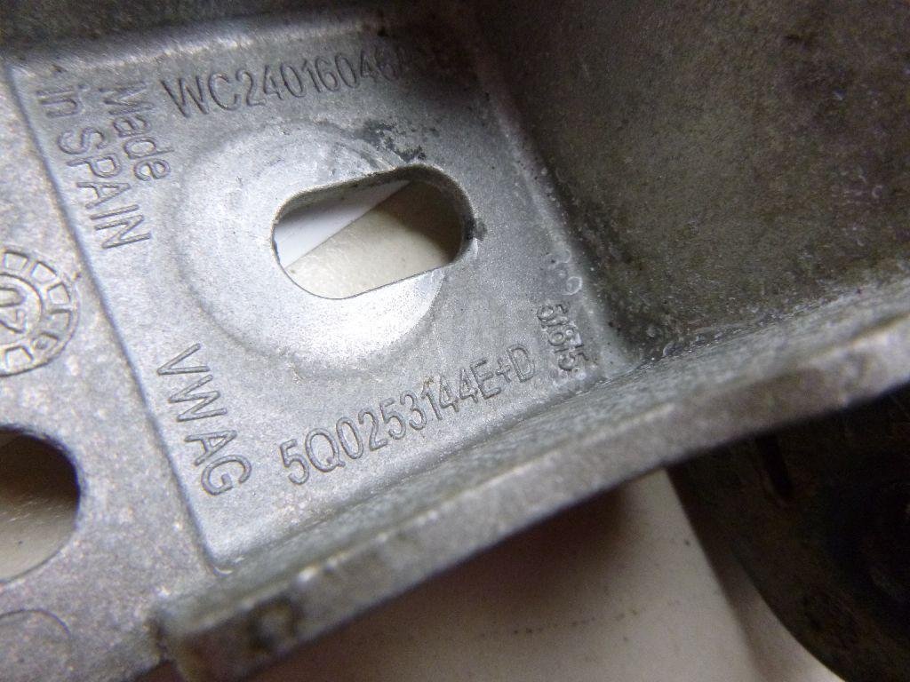 Кронштейн глушителя