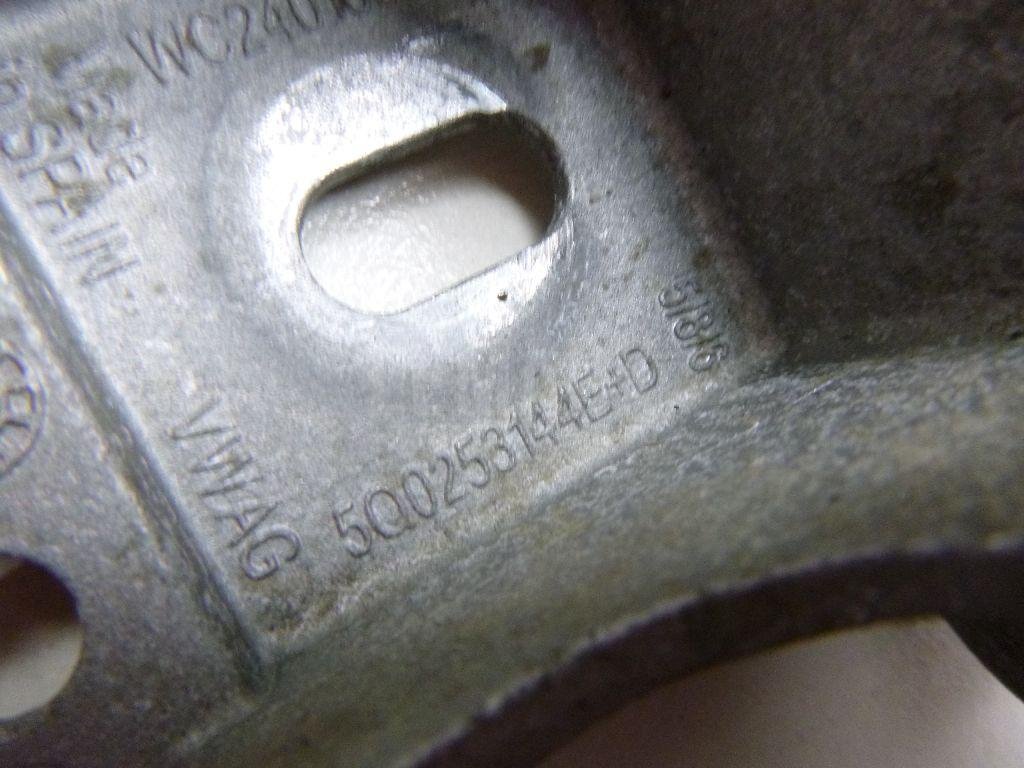 Кронштейн глушителя