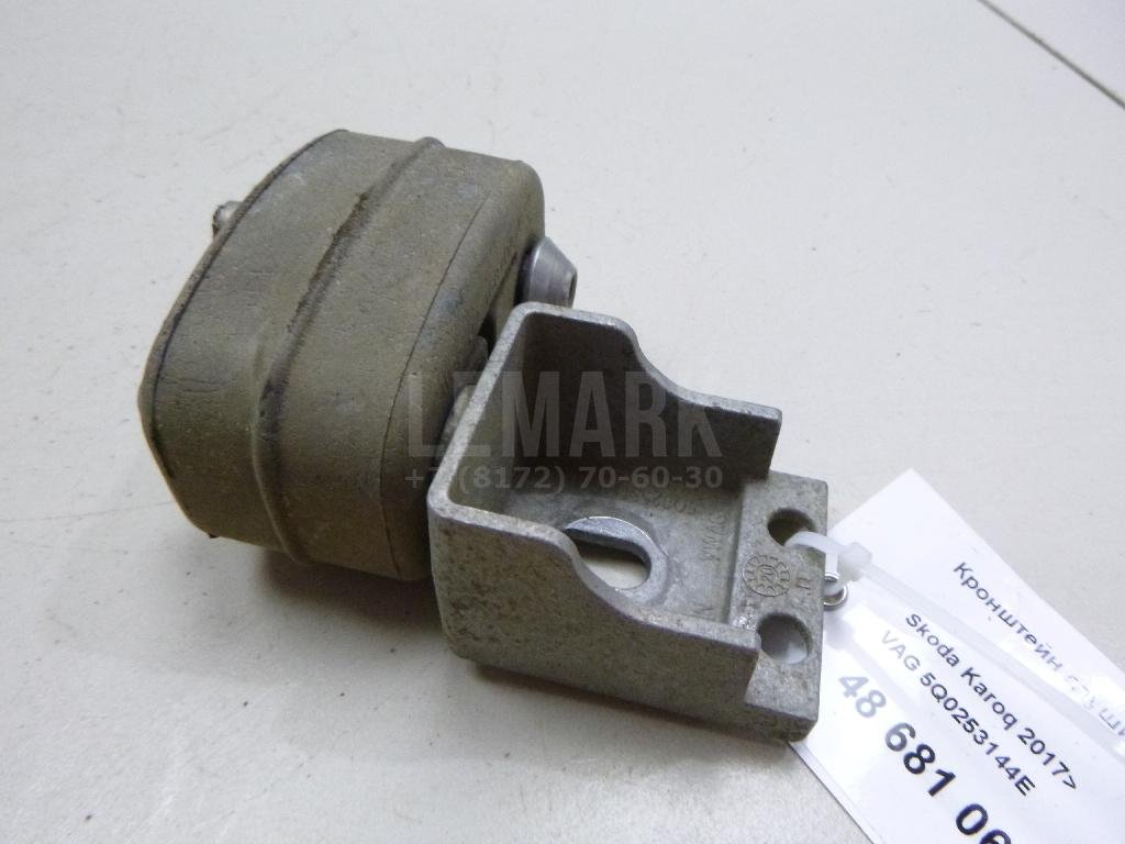 Кронштейн глушителя