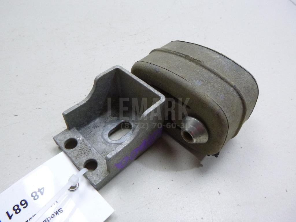 Кронштейн глушителя