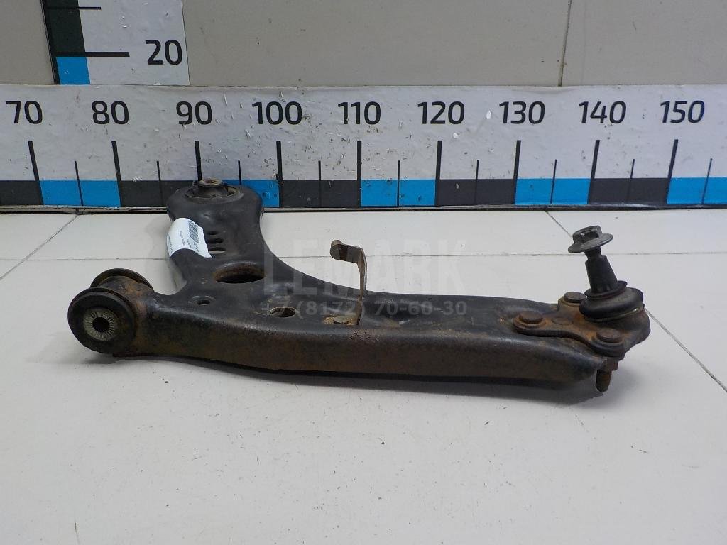 Рычаг передний левый
