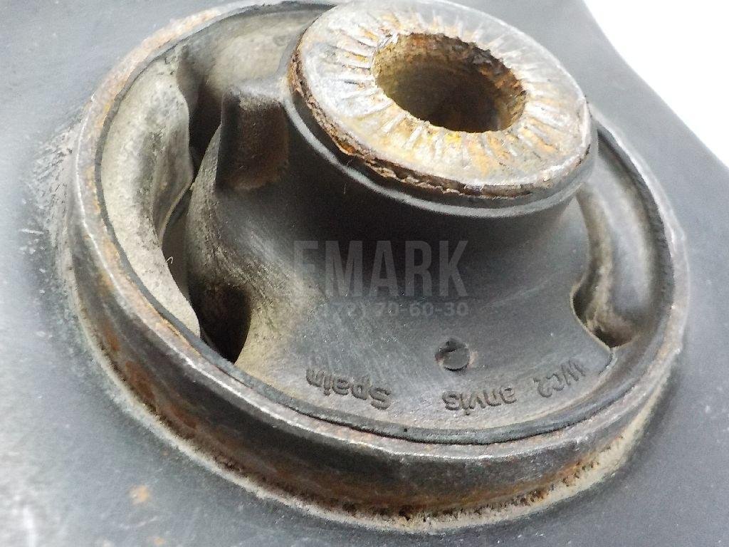 Рычаг передний левый