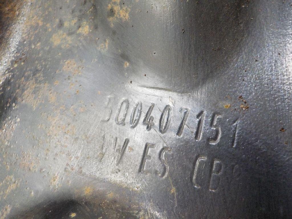 Рычаг передний левый