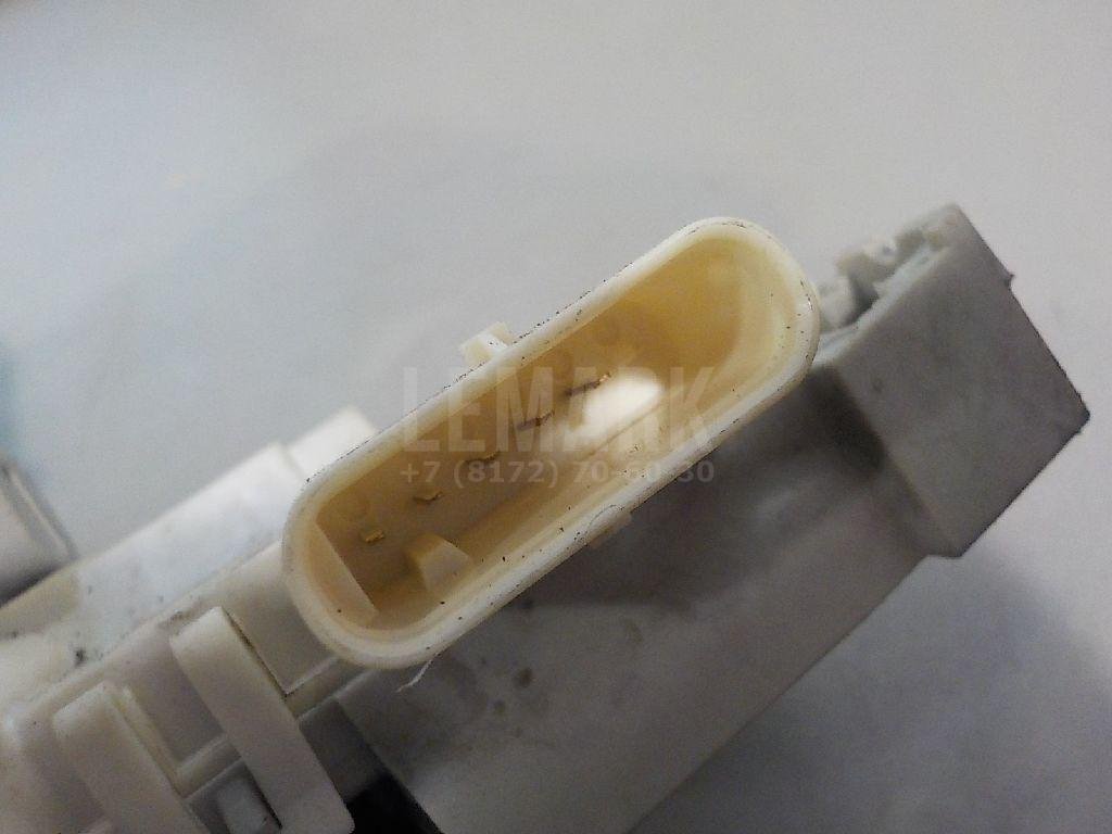 Замок двери передней правой