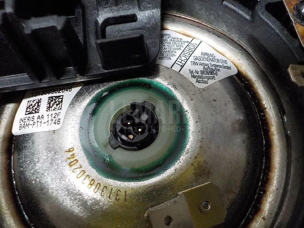 Подушка безопасности в рулевое колесо