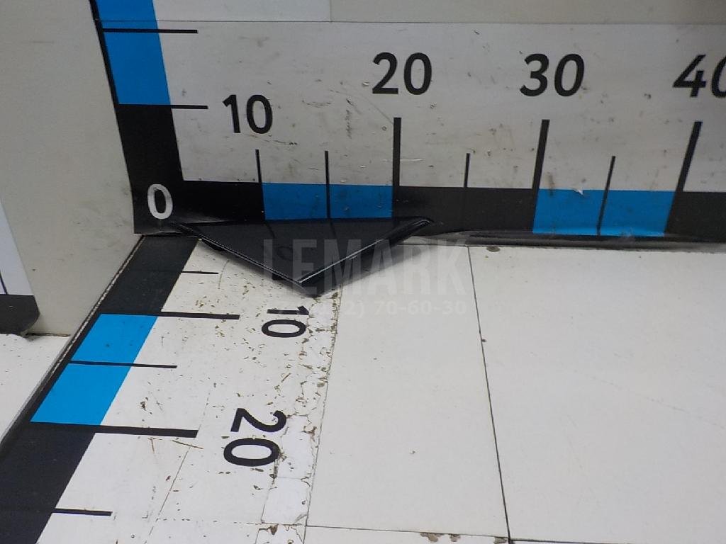 Накладка двери передней левой