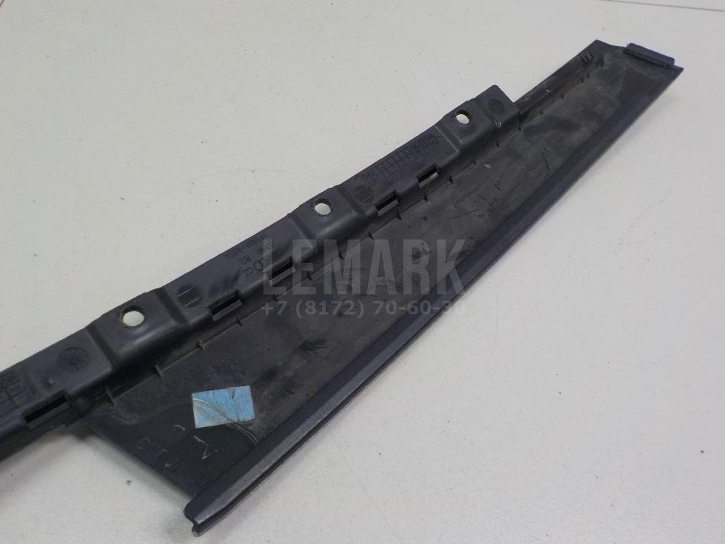 Накладка двери передней правой