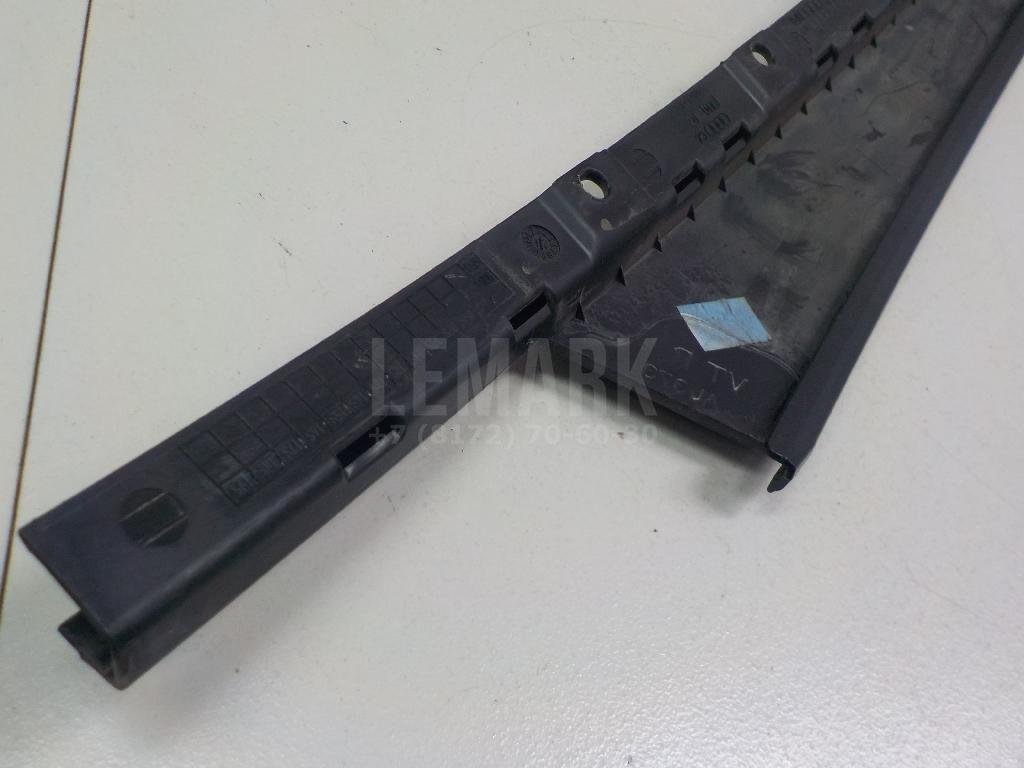 Накладка двери передней правой