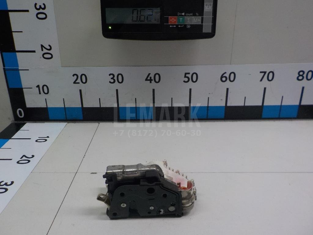 Замок двери передней левой