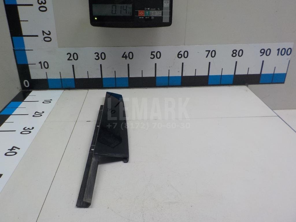 Накладка двери передней левой