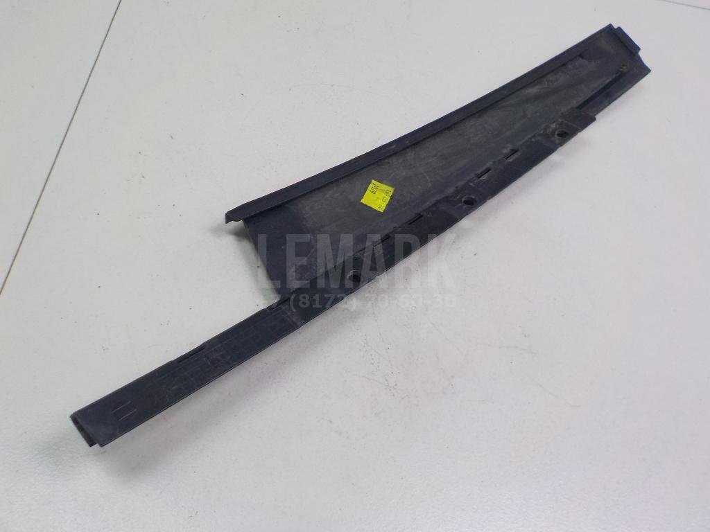 Накладка двери передней левой