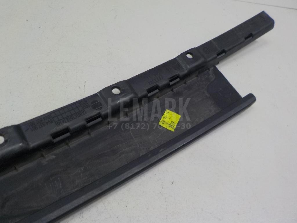 Накладка двери передней левой