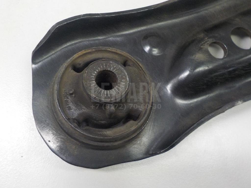 Рычаг передний правый