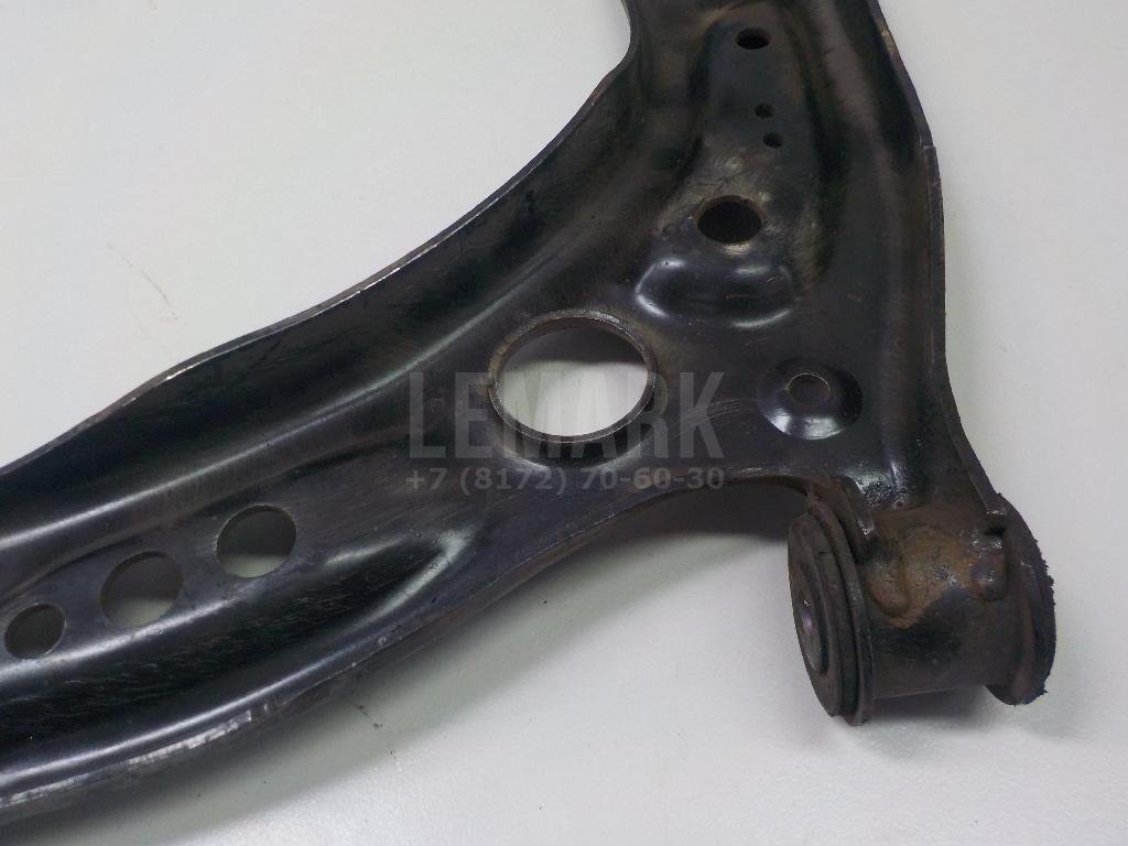 Рычаг передний правый