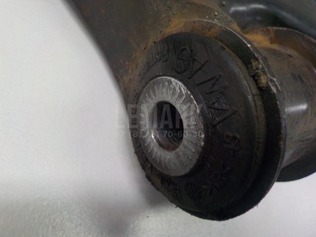 Рычаг передний правый