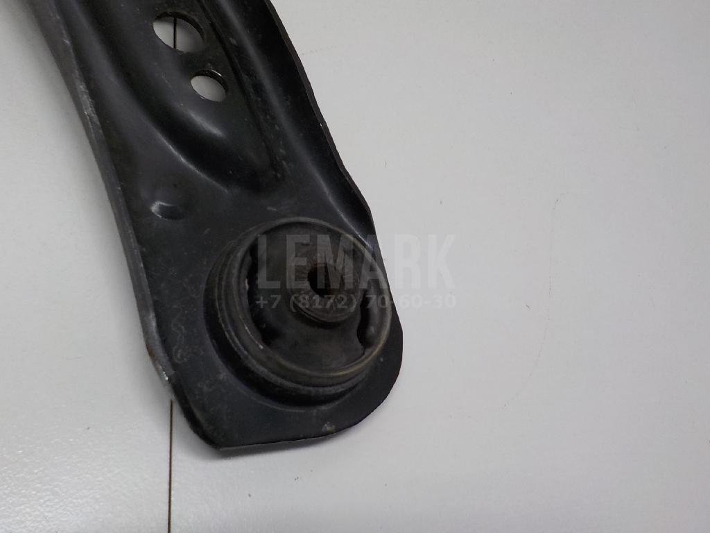 Рычаг передний правый