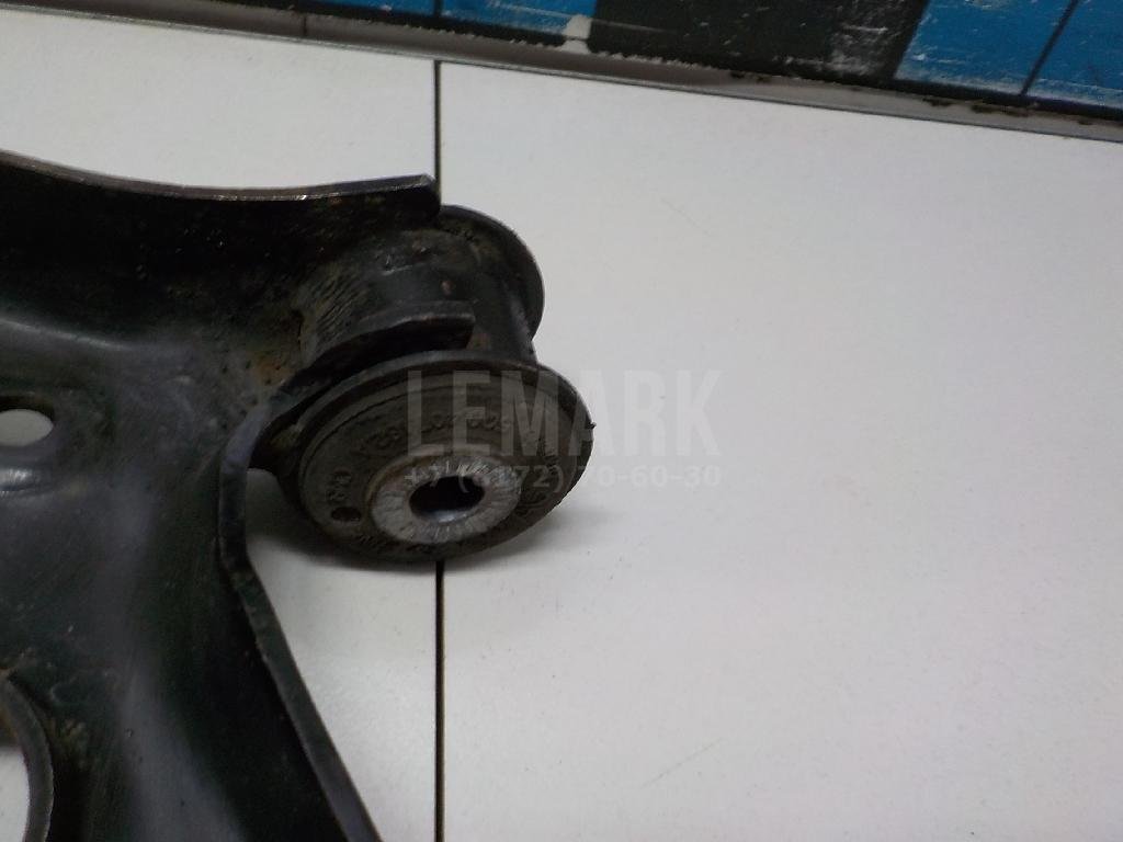 Рычаг передний правый