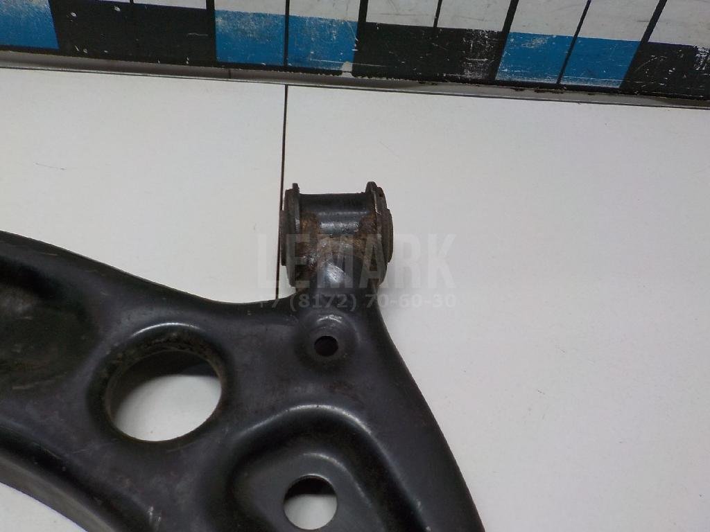 Рычаг передний правый