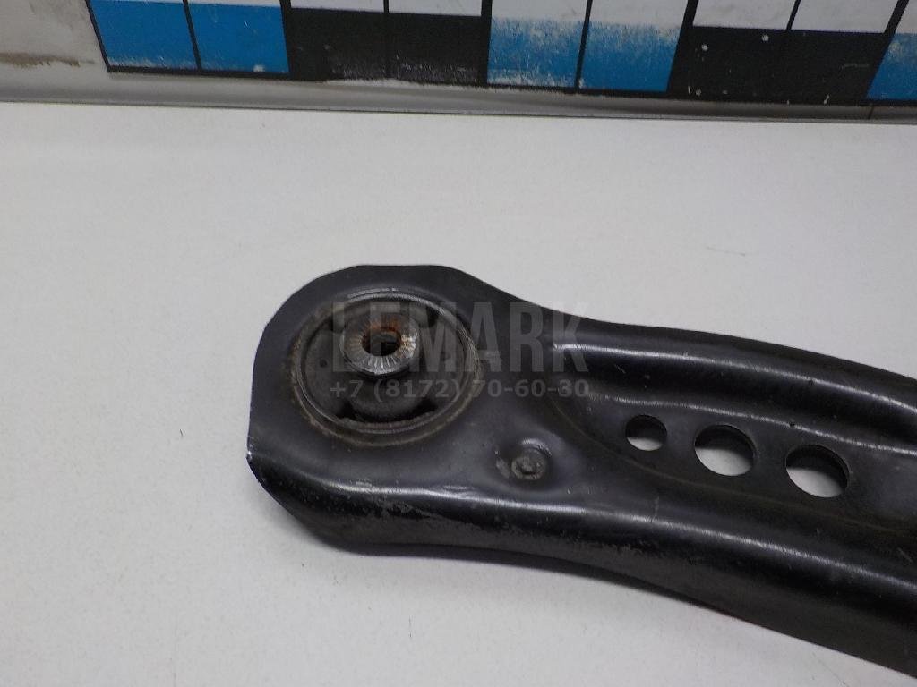 Рычаг передний правый