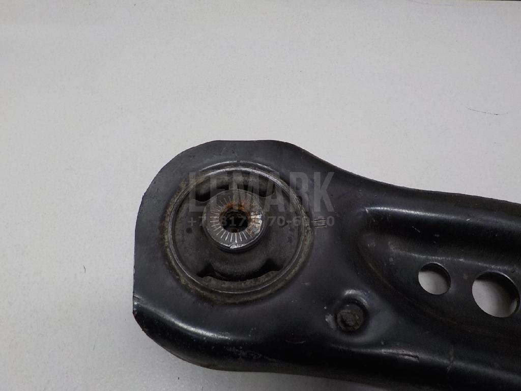 Рычаг передний правый