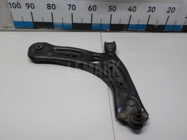 Рычаг передний правый