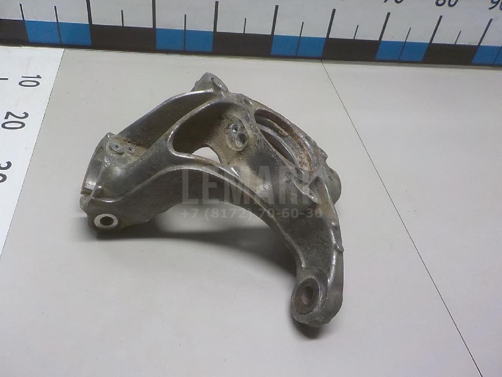 Кулак поворотный передний правый