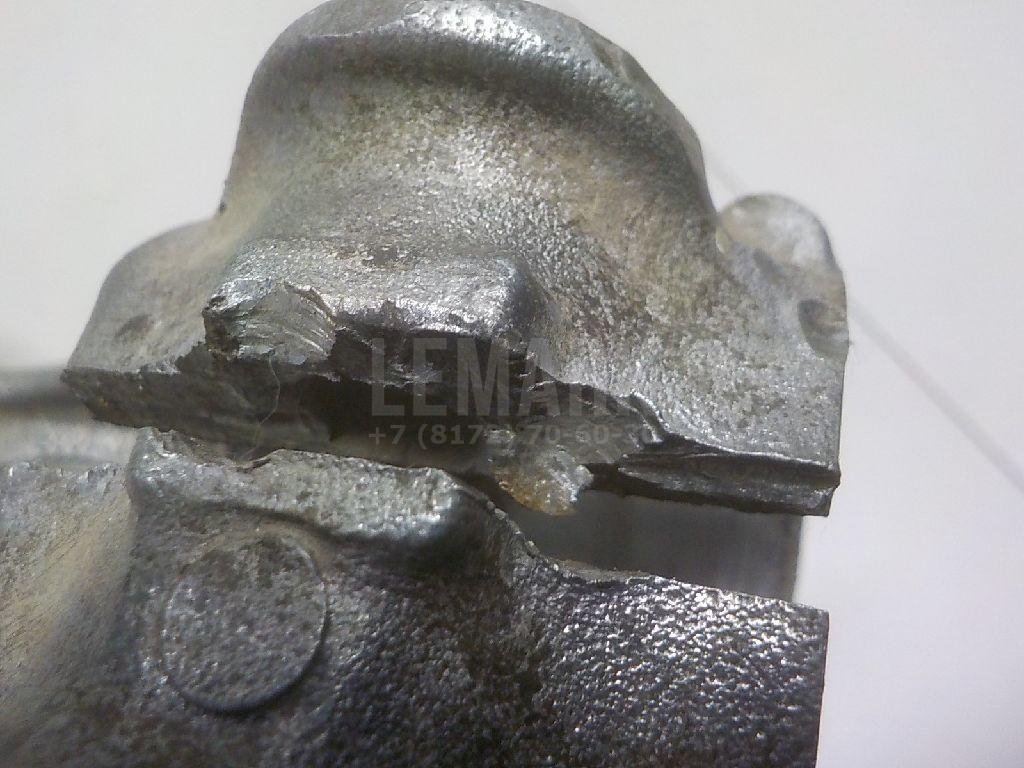 Кулак поворотный передний правый