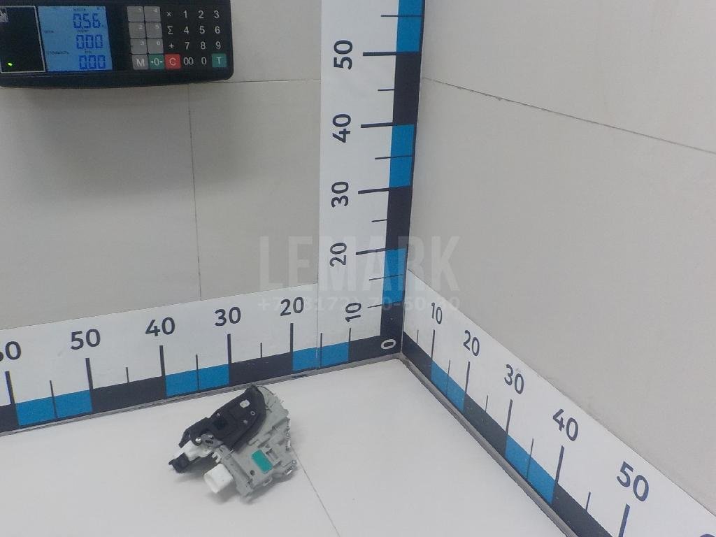 Замок двери передней левой