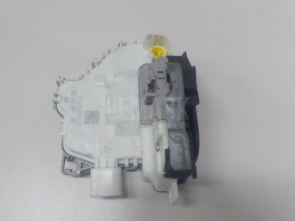 Замок двери передней левой